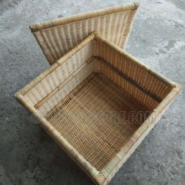 Kiruba_Store's tweet photo. Cane Craft Square Laundry Basket | https://t.co/wh00Gg98Pw | #artisanalcraftsmanship #canecraft #canelaundrybasket #functionalstorage #handwovendesign #homedecor #indooroutdooruse #kirubastore #laundrybasket #naturalmaterial #royalcane #squarelaundrybasket #stylishlaundrybasket https://t.co/B6AReft4Tq