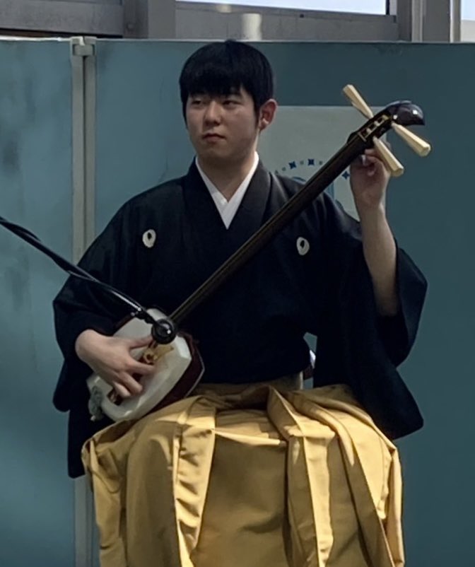 Lz8Cg's tweet photo. 【ご報告】
この度、私事ではありますが、三絃小田島流名取"小田島旺秋"(おだしまおうしゅう)と言う名前を頂きましたので報告致します。
今後とも精進して参りますので、どうぞ宜しくお願い致します🙇‍♂️
令和6年4月18日　小田島旺秋(谷藤翔太) https://t.co/JL1B4ZMmCC