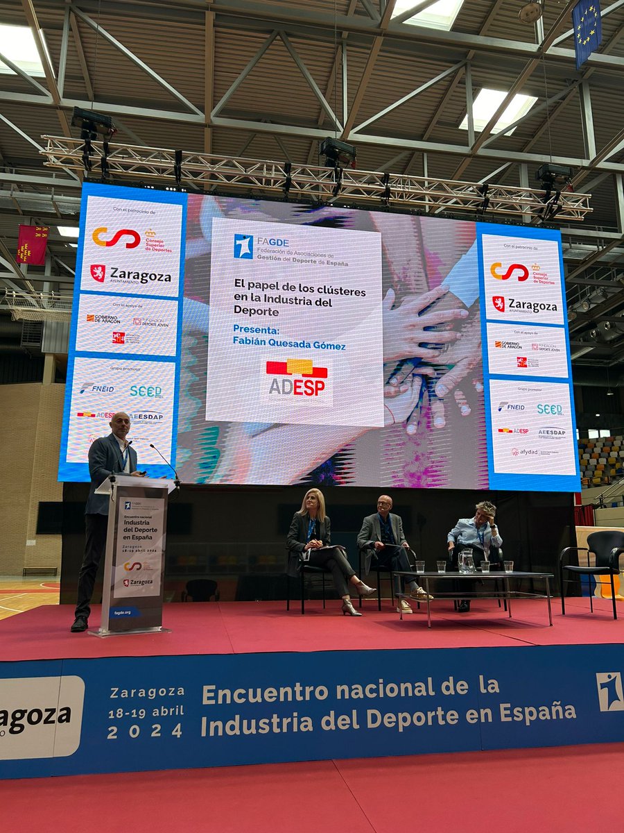 El director de #ADESP, <a href="/FabianquesadaGo/">Fabián Quesada</a>, ha moderado la sesión sobre el papel de los clusters en la Industria Deportiva, durante el "Encuentro Nacional de la Industria del Deporte de España" (ENIDE) en el Pabellón Deportivo Municipal Siglo XXI, #Zaragoza. <a href="/FAGDEdeporte/">FAGDE</a>