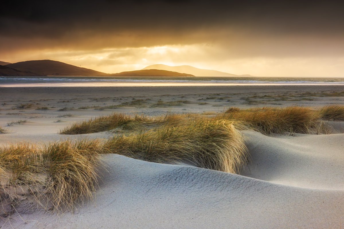 Storm light over the dunes of Luskentyre, Outer Hebrides 🏴󠁧󠁢󠁳󠁣󠁴󠁿💙