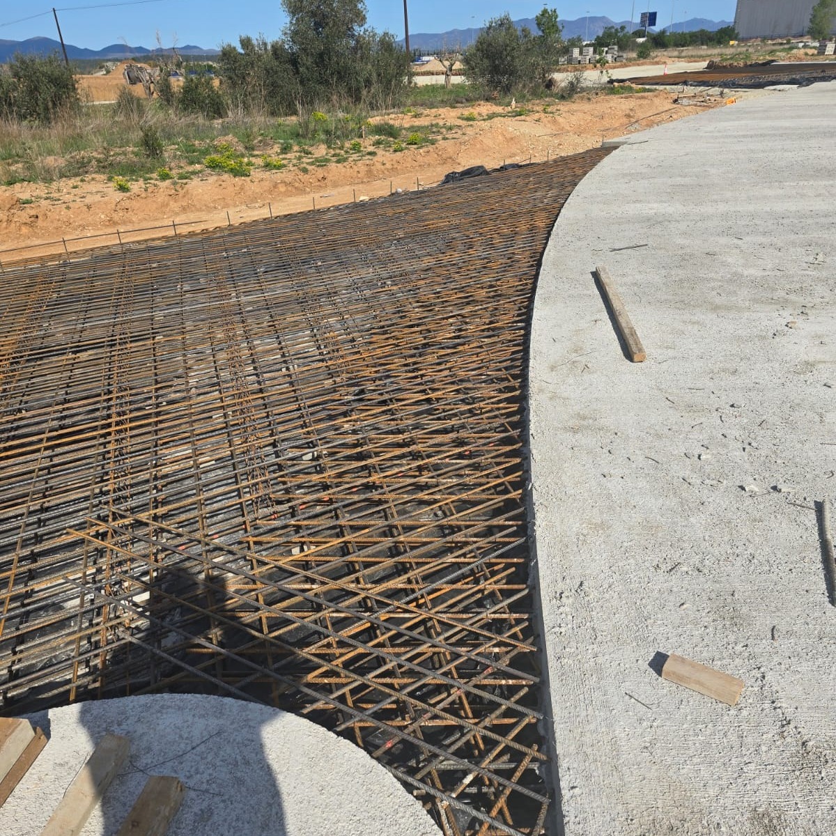 GrupArmangue's tweet photo. Obra en Pont de Molins, suministro y montaje de rotonda armada. 
 ✅ Entrada y salida dirección Francia, acabada  
#Armangue #FerrallaDeQualitat #GrupArmangue #Ferralla #Girona #Tarragona #Balears #Navarra #Bizkaia #Andorra #France https://t.co/SWjbt9t6q5