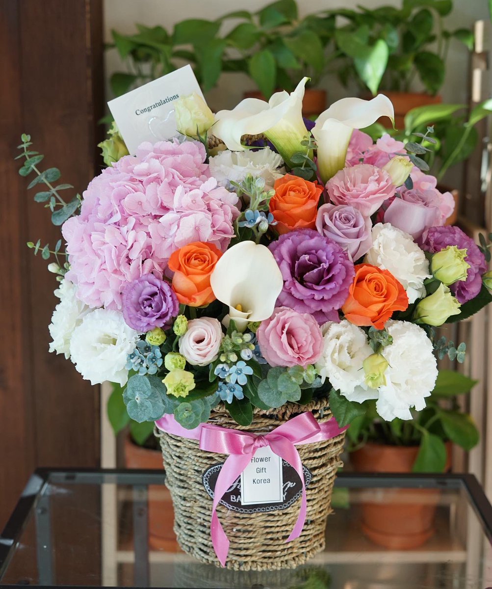 Consider Skagen Beauty's flower basket as a gift for Parent's Day. It's inspired by the town of Skagen in Denmark and designed to bring calm and tranquility to your home. Your parents will love this lovely arrangement.

#parentsday #koreanparentsday2024 #어버이날 #어버이날선물