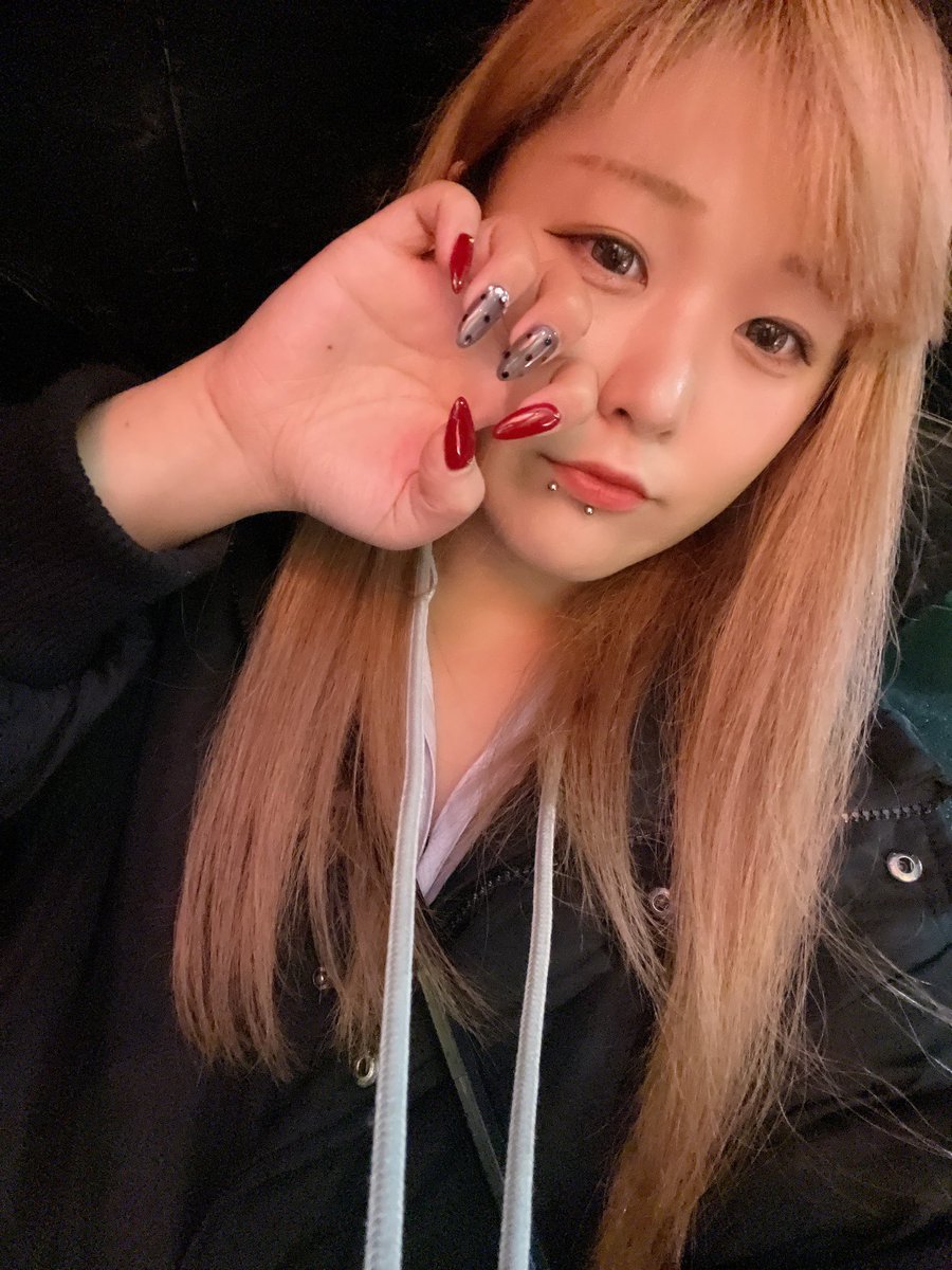 m_03_24_a's tweet photo. 20時~！
ネイル短くなった！
残りあと3日！ https://t.co/EhcCRvR3Gp