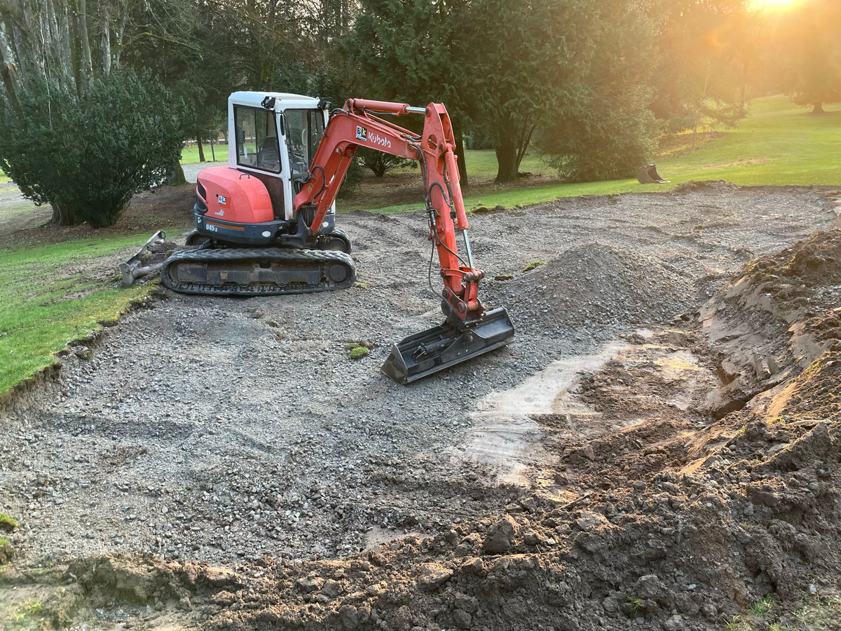 DuraBunker's tweet photo. How it started vs how its going at GC Regensburg, Germany where #teamdurabunker began work this week rebuilding &amp; installing #Duraliner &amp; @DuraBunker synthetic edging #lookinggood #transformingeyesores #courseimprovements #bunkerconstruction #bunkerrenovation https://t.co/PBxRJwGWhW