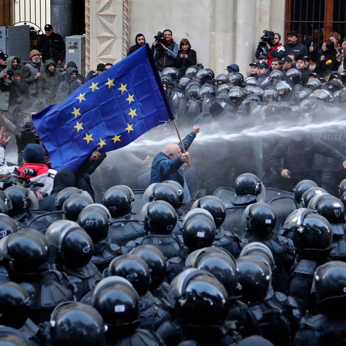 Remarkable and historical picture, which emphasizes the importance of the EU for Georgian people! 🇬🇪🇪🇺