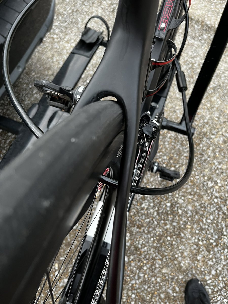 Ceepo does not play when it comes to aerodynamics. Maybe 2mm space between the tire and the seat stays.