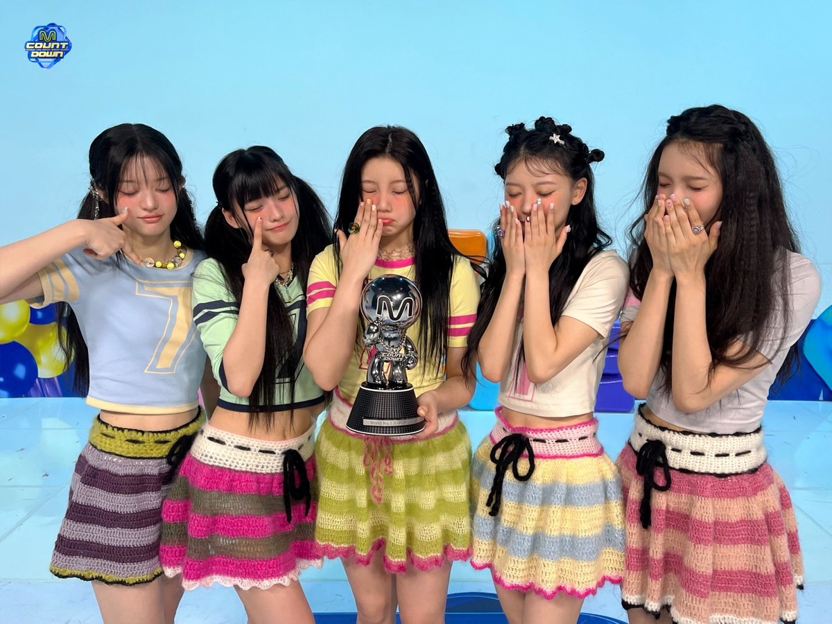 MnetMcountdown's tweet photo. #MCOUNTDOWN 4월 3주✨
🏆 No.1 of the Week! 🏆
#아일릿(#ILLIT) - #Magnetic

₍ᐢ.ˬ.ᐢ₎🎉축하합니다 *:·ﾟ✧ https://t.co/Q4WYBk02SP