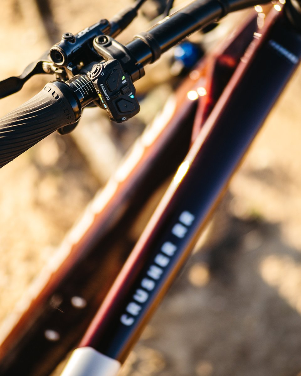 CRUSHER is our Shimano equipped Enduro bike, made with Stealth Air Carbon and a 720Wh battery to make you unstoppable. 🤜🏻🤛🏻 STOP AT NOTHING. 🔥 MORE INFO➡️ mondraker.com/wo/en/crusher-… #mondrakerbikes #mondrakerdna #mondraker #ebike #enduromtb #enduro