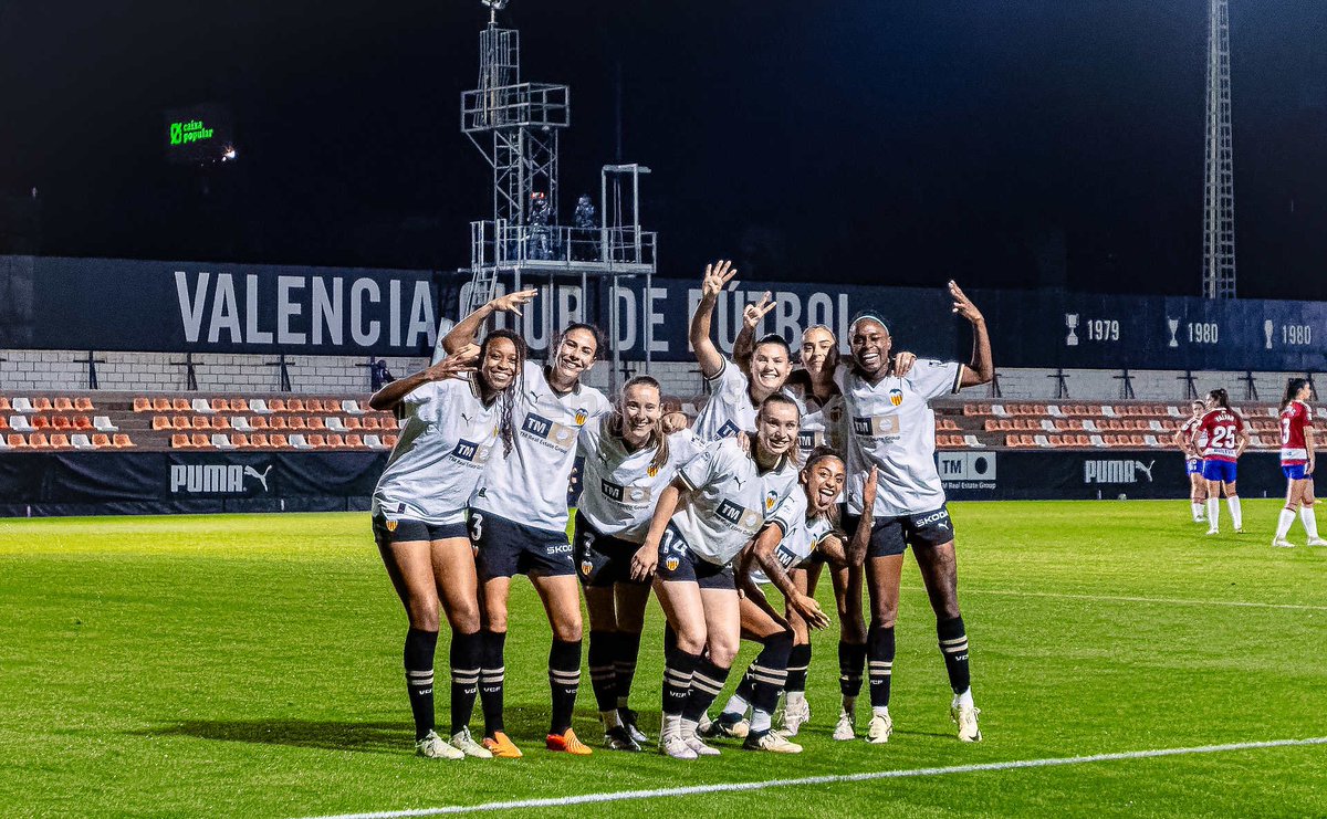 👉 Nos vemos este domingo en el Puchades 🏟   🆚 @RealSociedadFEM 🗓 Domingo 21 de abril 🕘 16h 🎟 𝐂𝐨𝐦𝐩𝐫𝐚 𝐨𝐧𝐥𝐢𝐧𝐞 𝐭𝐮𝐬 𝐞𝐧𝐭𝐫𝐚𝐝𝐚𝐬 ⤵️ entradasatualcance.com/tickets-valenc… #ADNVCF 🦇 #LigaF