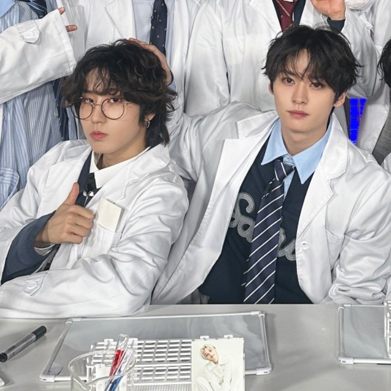 HANLlNO's tweet photo. these doctors are giving your children injections to turn them GAY!!!!!! https://t.co/dA19nIMpzj
