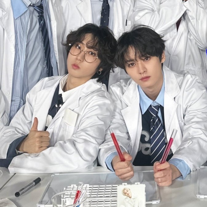 HANLlNO's tweet photo. these doctors are giving your children injections to turn them GAY!!!!!! https://t.co/dA19nIMpzj