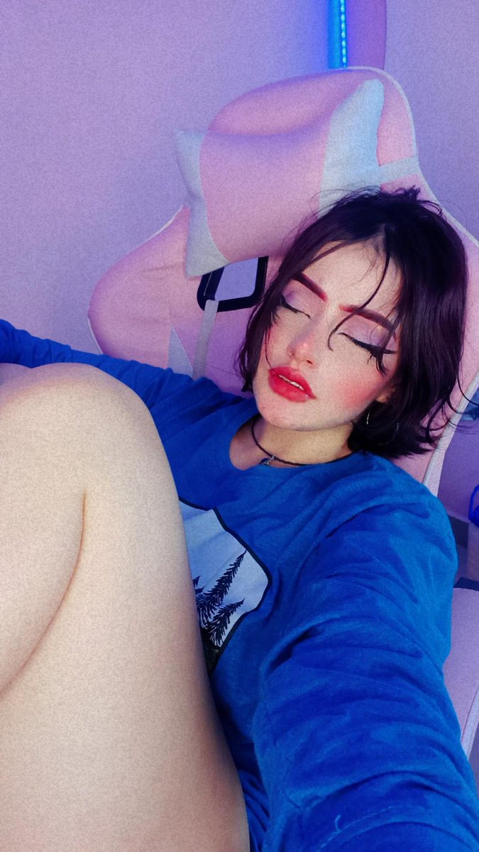 Aramxxx12's tweet photo. Do you want me? #nsfwtwt #nsfwtw #fypシ #whitegirl #retweet https://t.co/JjgMXGaezS