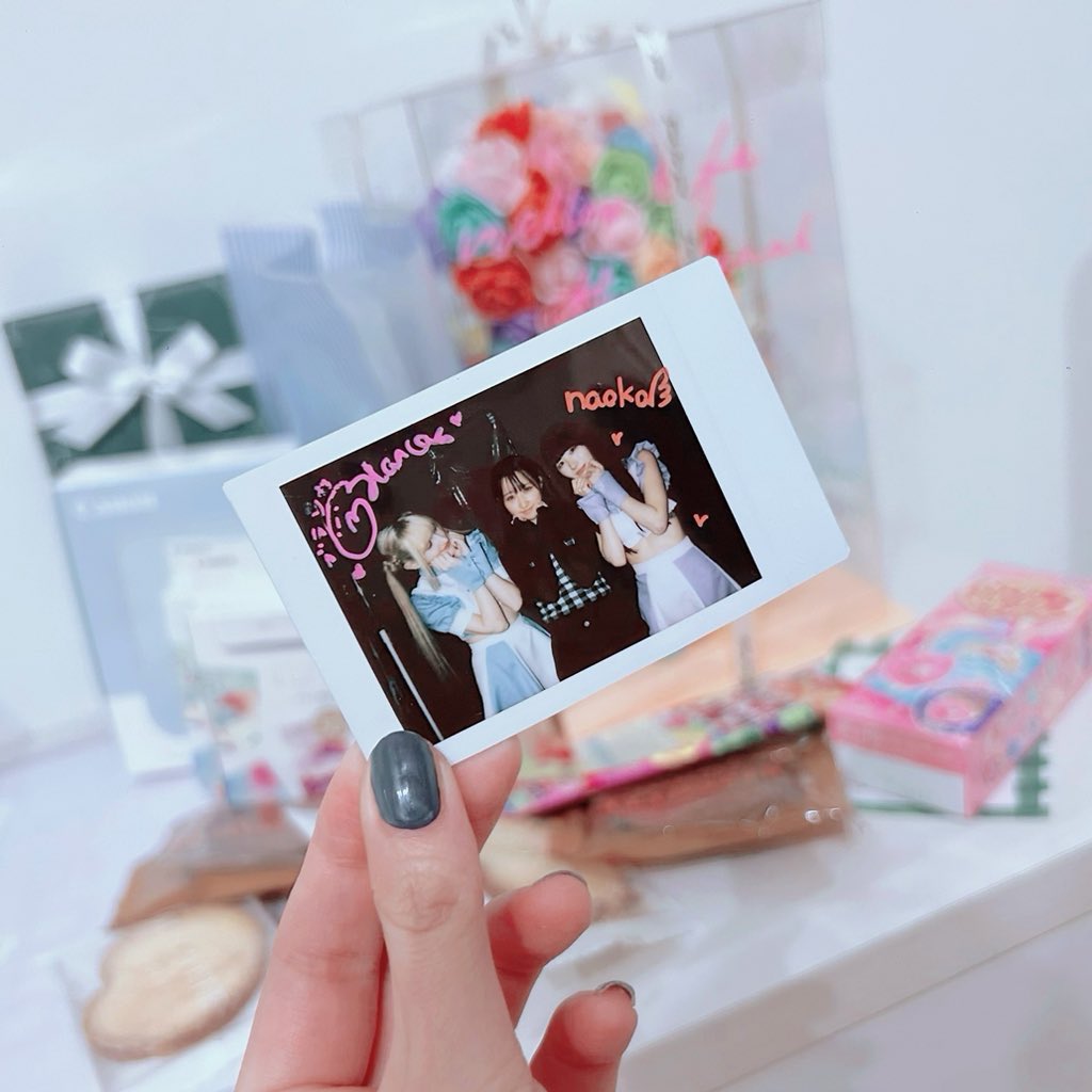 _yuca4's tweet photo. みなさん裏の人間まで配慮頂き
ありがとうございました！🎁
これはmellow lifeデビューの時のチェキです！ https://t.co/jXoj7scand