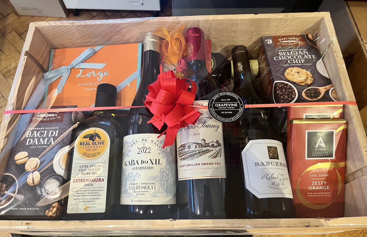 GrapevineDalkey's tweet photo. Nice hamper of goodies (with another 5 bottles underneath) ready for delivery https://t.co/S1mnG10Z1i