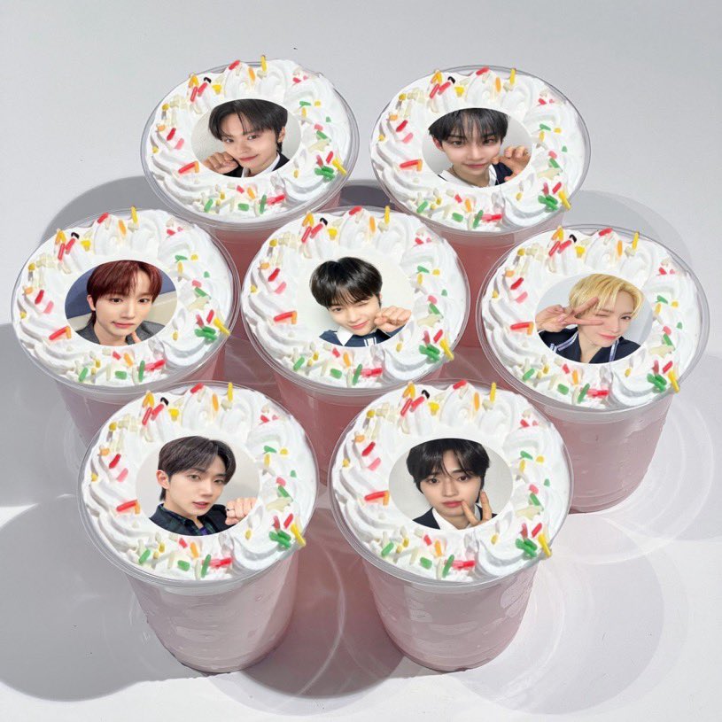 TPST_JP_iEVENT's tweet photo. 𝕋𝔼𝕄ℙ𝔼𝕊𝕋 𝕁𝔸ℙ𝔸ℕ 𝔻𝔼𝔹𝕌𝕋 
ℂ𝕦𝕡𝕙𝕠𝕝𝕕𝕖𝕣 𝕖𝕧𝕖𝕟𝕥

東京は19日金曜日からスタート
店内一部装飾あり
ケーキセット、プリントラテあります
ぜひ遊びに来てください🥰

📍Tokyo  TIG CAFE

#tpst_jpdb_event 
#템페스트  #TEMPEST #テンペスト
@TPST_twt  @TPST__JP https://t.co/OaurB7gfNA