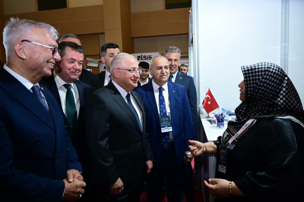 ostimosb's tweet photo. ICDDA’24 etkinliğini ikinci gününde @tcsavunma Bakanı Yaşar Güler ziyaret etti. Bakan Güler, katılımcı stantlarını ziyaret ederek, ürün ve hizmetleri hakkında bilgi aldı. Firmaları tebrik eden Güler, sağladıkları katkı ve destekler için teşekkür etti. @ostimsavunma #ostim #icdda https://t.co/84bTnGDIM5