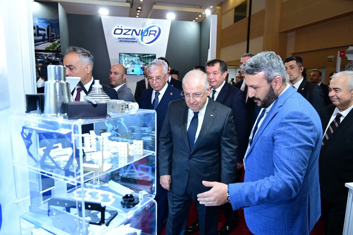 ostimosb's tweet photo. ICDDA’24 etkinliğini ikinci gününde @tcsavunma Bakanı Yaşar Güler ziyaret etti. Bakan Güler, katılımcı stantlarını ziyaret ederek, ürün ve hizmetleri hakkında bilgi aldı. Firmaları tebrik eden Güler, sağladıkları katkı ve destekler için teşekkür etti. @ostimsavunma #ostim #icdda https://t.co/84bTnGDIM5