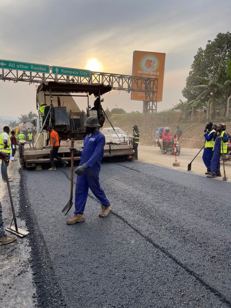 Setback?🥹🤔 It’s also worth noting that we have already registered improved driving surface and drainage systems performance in these areas along the Jinja Highway; 1. Mukono Town, at Namirembe CoU hospital where low capacity drain was replaced with a covered drain with a