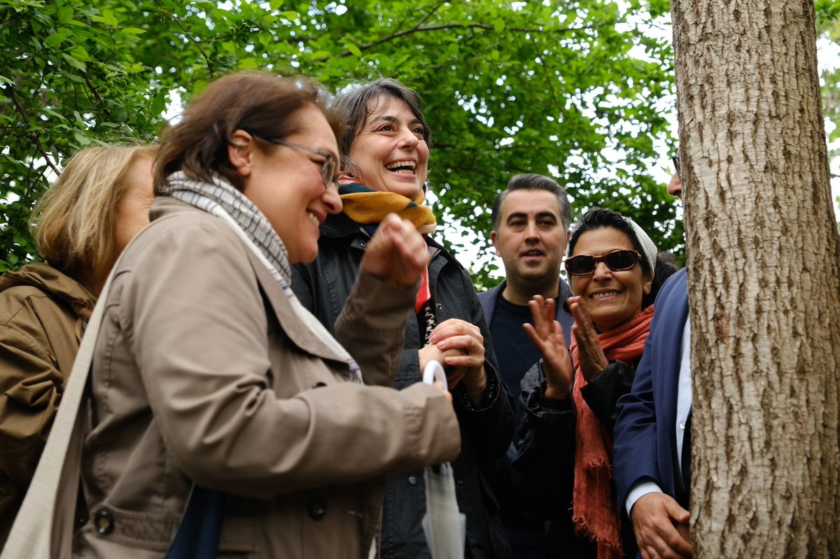 sdedetas's tweet photo. Validebağ Korusu’nu ekolojik restorasyon ile koruyacağız. 

Prof. Dr. Yasin Çağatay Seçkin ile Validebağ Gönüllüleri’ni ziyaret ettik, koruyu gezdik. 

#ValidebağKorusu sadece bir yeşil alan değil, aynı zamanda Üsküdarımızın nefes almasını sağlayan bir hayat kaynağı. 🌿 https://t.co/JO3HtsX2gH
