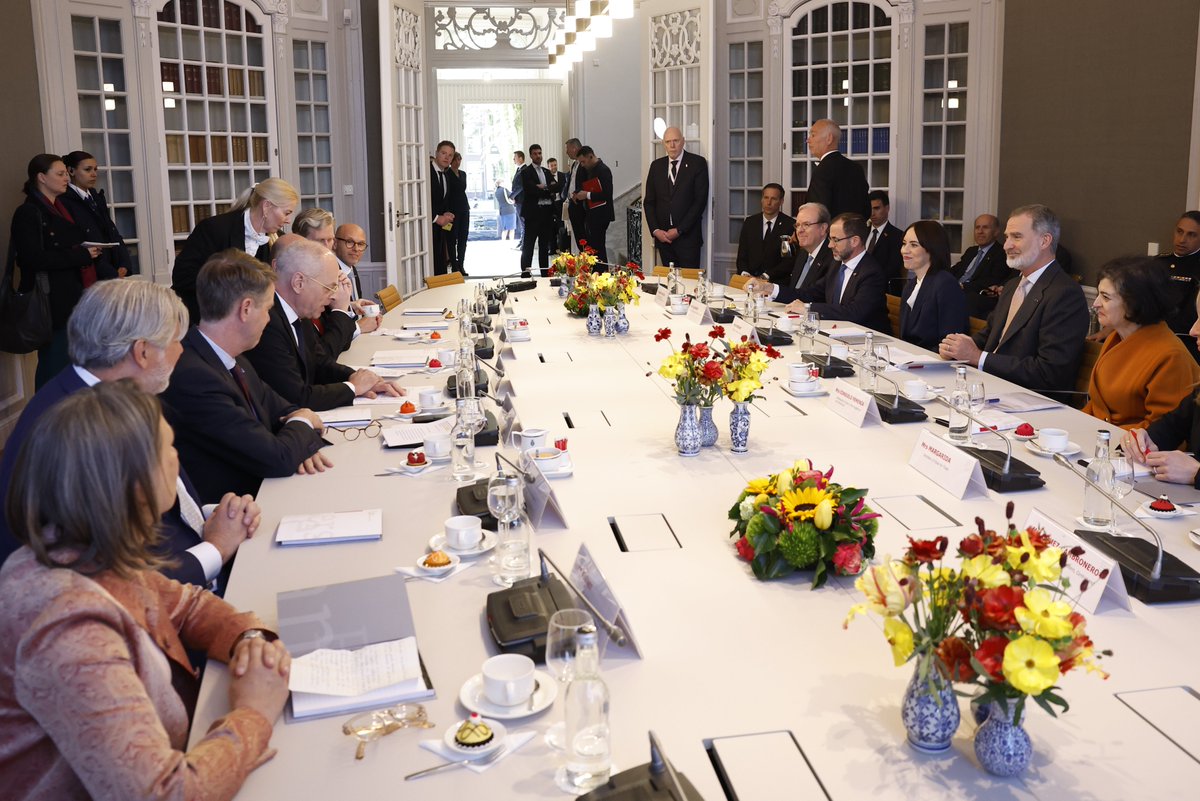 🇳🇱 Encuentro del Rey con Jan Anthonie Bruijn, presidente del Senado, y Martin Bosma, presidente de la Cámara de Representantes de los Países Bajos. ➡️casareal.es/ES/Actividades…