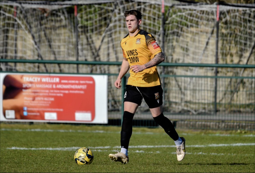 ThreeBridgesFC's tweet photo. Our last home game of the season on Saturday against @SevenoaksTownFC and we'd love to see Jubilee Field packed out to see the boys off into the play-off campaign ⚽

Half price entry for all @crawleytown season ticket holders not travelling to Sutton 🤝🏼

#UpTheBridges 🧡🖤 https://t.co/UAacSMy77s