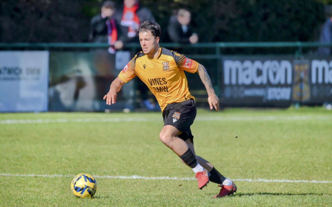 ThreeBridgesFC's tweet photo. Our last home game of the season on Saturday against @SevenoaksTownFC and we'd love to see Jubilee Field packed out to see the boys off into the play-off campaign ⚽

Half price entry for all @crawleytown season ticket holders not travelling to Sutton 🤝🏼

#UpTheBridges 🧡🖤 https://t.co/UAacSMy77s