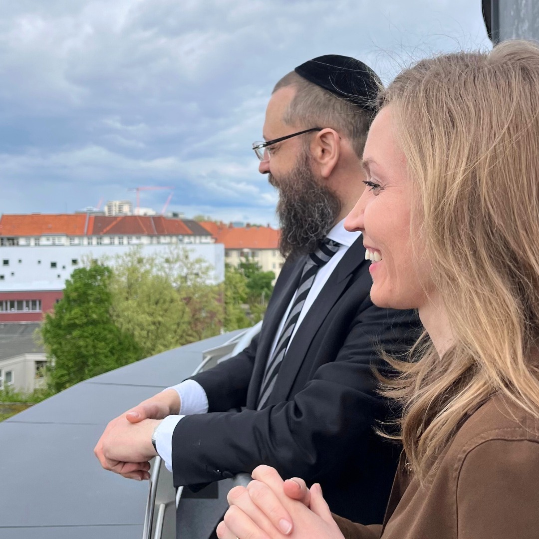 Gestern war ich zu Besuch bei @RabbiTeichtal auf dem Pears Campus - dem größten jüdischen Campus in Deutschland. Die Entstehung des Campus habe ich mit großem Interesse verfolgt & freue mich über diesen Beitrag zum jüdischen Leben & zur interreligiösen Verständigung in Berlin.