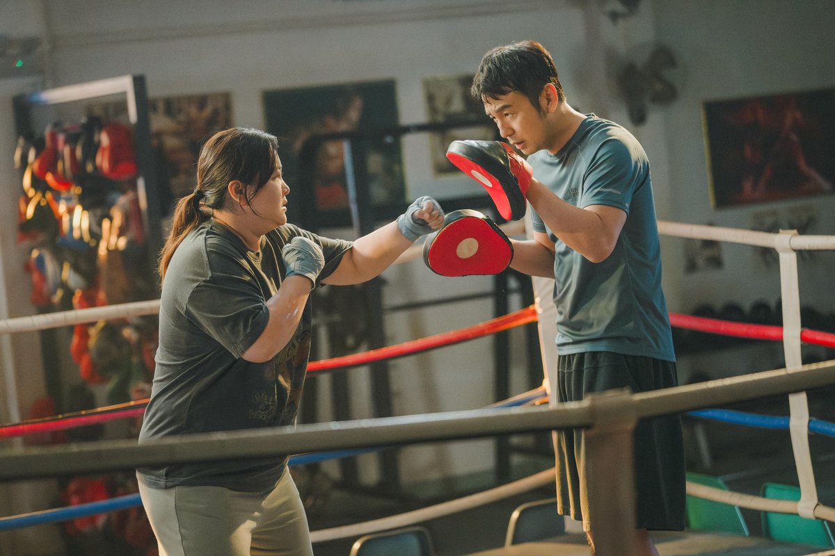 cinemuach's tweet photo. Film ini judulnya YOLO. Pas CNY kemarin, ini katanya mecahin rekor box office di China. Me-remake film Jepang “100 Yen Love (2014)”, YOLO ngebawa banyak pesan kuat  tentang self-love yang menginspirasi. Filmnya comedy, tapi banyak penonton yang berkaca-kaca setelah nonton ini. https://t.co/PSYjByzPhb
