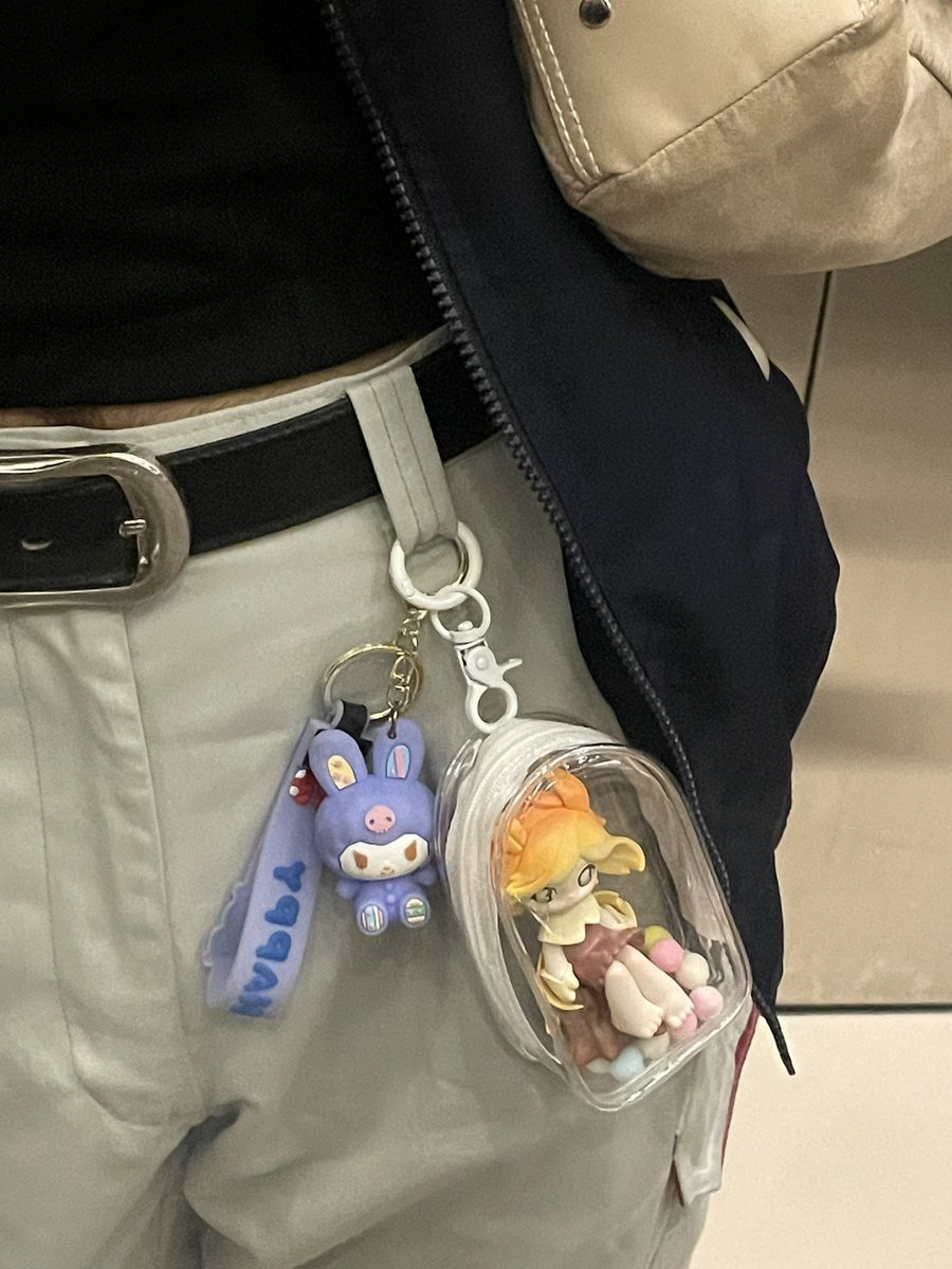 bazcuts's tweet photo. brought my child to work so i can stay motivated https://t.co/9JZWIJmo2h