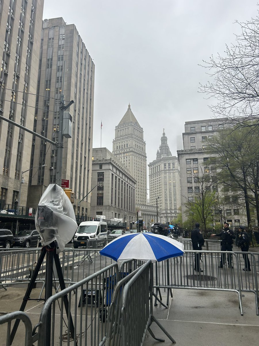 Good morning from 100 Centre Street for DAY 3 of jury selection in Trump’s NY criminal trial. Here’s where we stand: 7 jurors, 11 to go. This morning we’re starting fresh with the second panel of 96 jurors, who were already been sworn in on Tuesday. Follow for updates 🧵⚖️