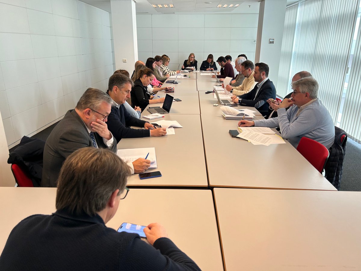 GobAsturias's tweet photo. 🟢 El Consejo Asesor de Turismo ha aprobado por unanimidad el anteproyecto de modificación de la Ley de Turismo.
🗣 @GimenaLlamedo: "Damos un paso más en el proceso de regulación de las viviendas de uso turístico, que estamos llevando a cabo de manera dialogada". https://t.co/S8boIHyReC
