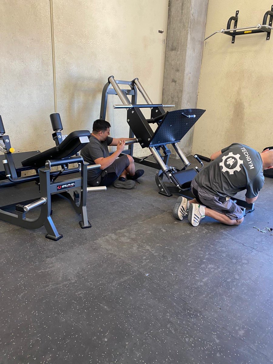 Avui han instal·lat noves màquines de musculació a la zona de gimnàs de l'Estadi Atlètic! Seguim millorant les nostres instal·lacions!💪🏻

#esportigualada #esportpertothom #esportisalut #Igualada