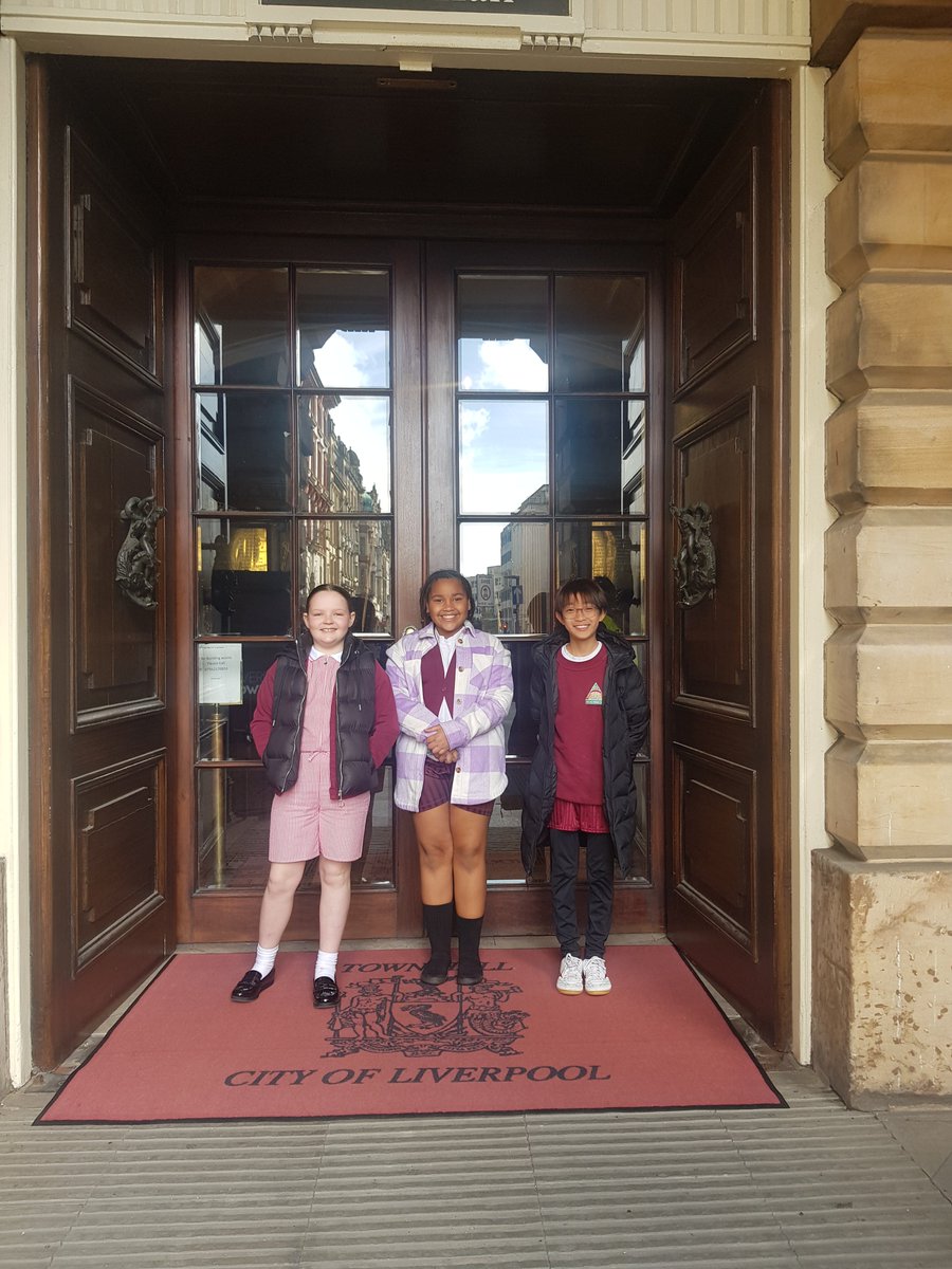 Some of our School Council went to the town hall yesterday. We discussed how we could make growing up in Liverpool even better #youngvoicebigideas #myfuturecouldbehappierandhealthier @MabLanePri