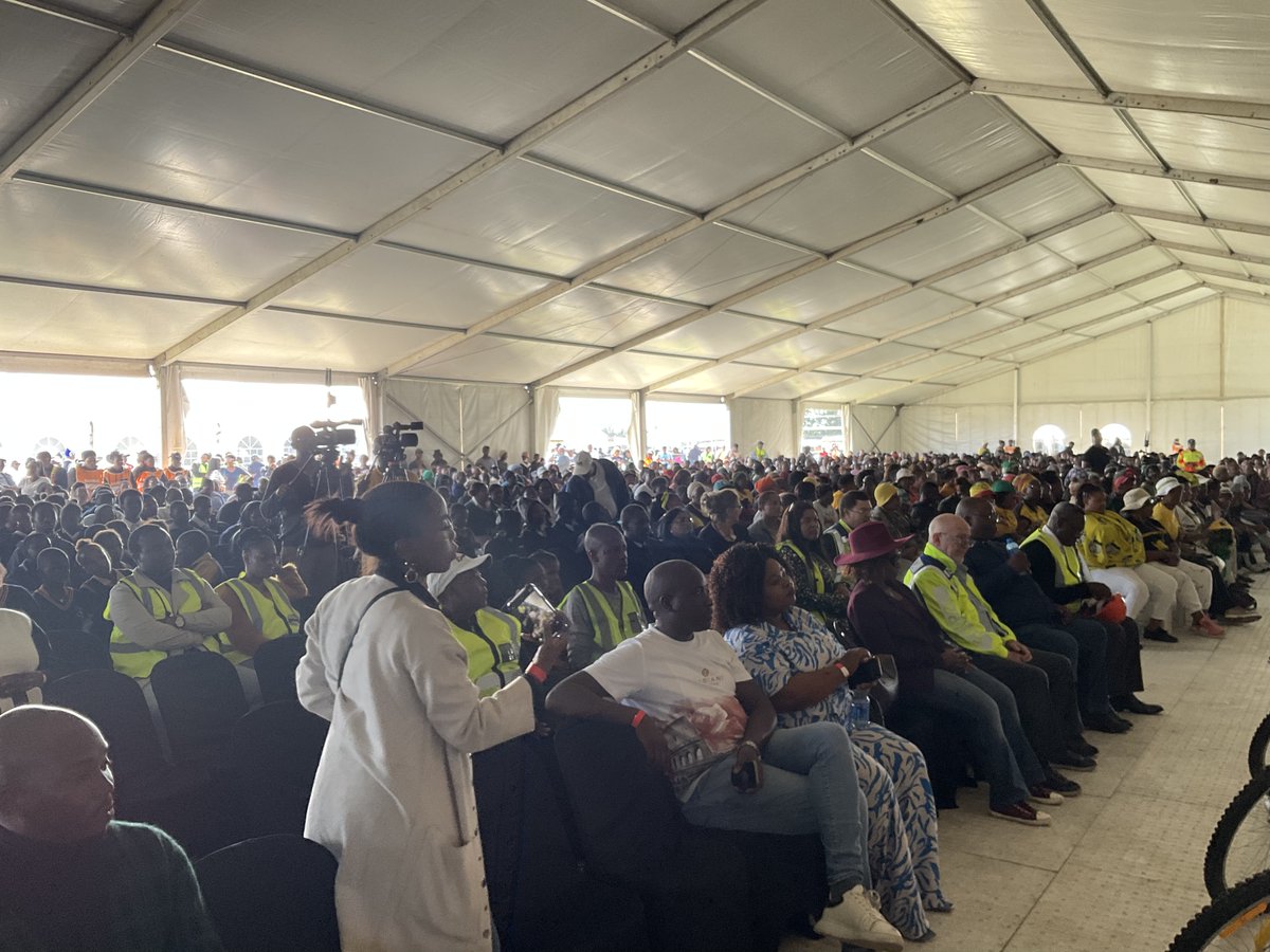 We’re LIVE at the Kwanokuthula Sports Ground in @bitou_muni for the Minister of @DoTransport’s address at the Community Engagement. Watch here: bit.ly/3JIMQnz #SANRAL #Siyasebenza #OperationSiyakha