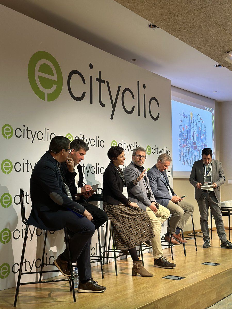 ecityclic's tweet photo. 🌏🔄 En "Futuro digital inclusivo de las administraciones públicas", debatimos cómo hacer accesible el futuro para todos #ecitylab24.
____
#MarioAlguacil @carmenlavado74 #EsterManzano @JaimeObregon @MiquelEstape @andreufrancisco @QMestres https://t.co/NZYqE0qBYq