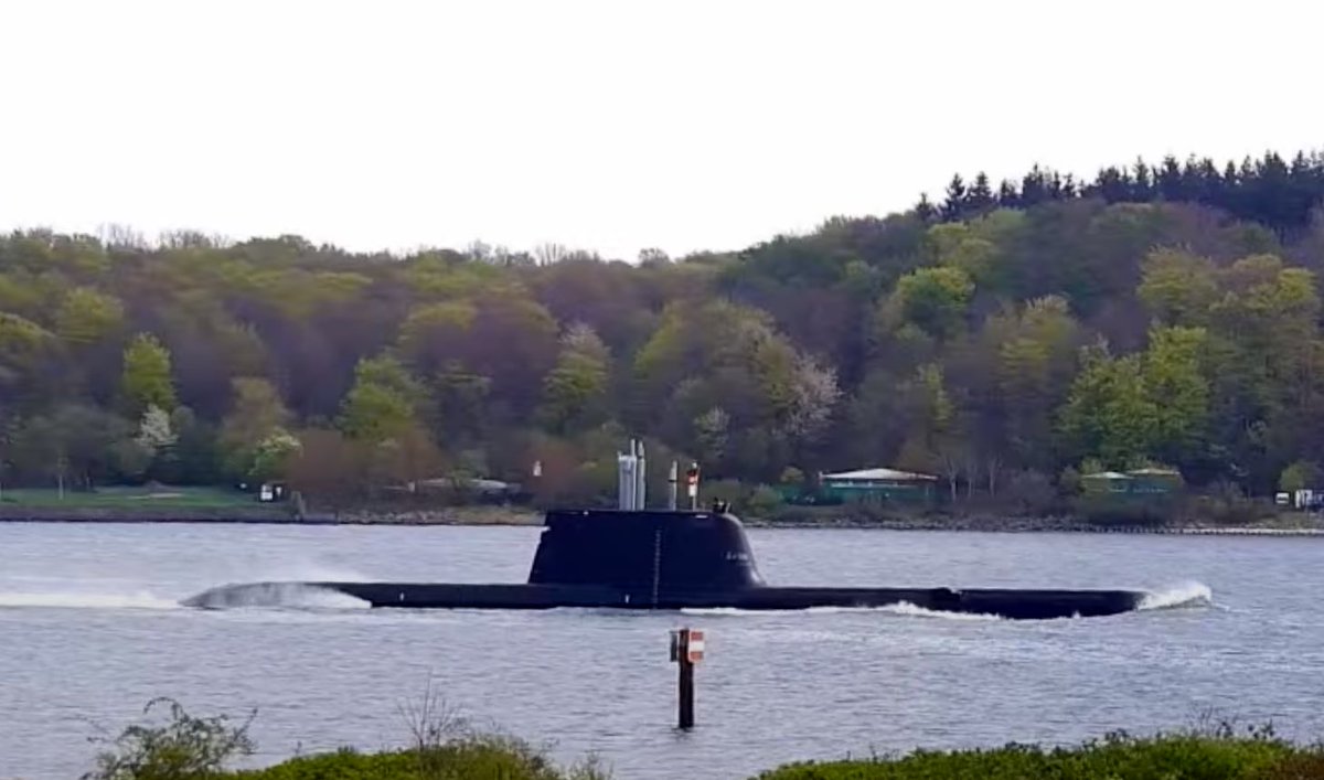 WarshipCam's tweet photo. Future Republic of Singapore Navy Invincible-class Type 218SG submarine RSS Invincible coming into Kiel, Germany - April 18, 2024 #rssinvincible

SRC: webcam https://t.co/zSQh6nXOZM