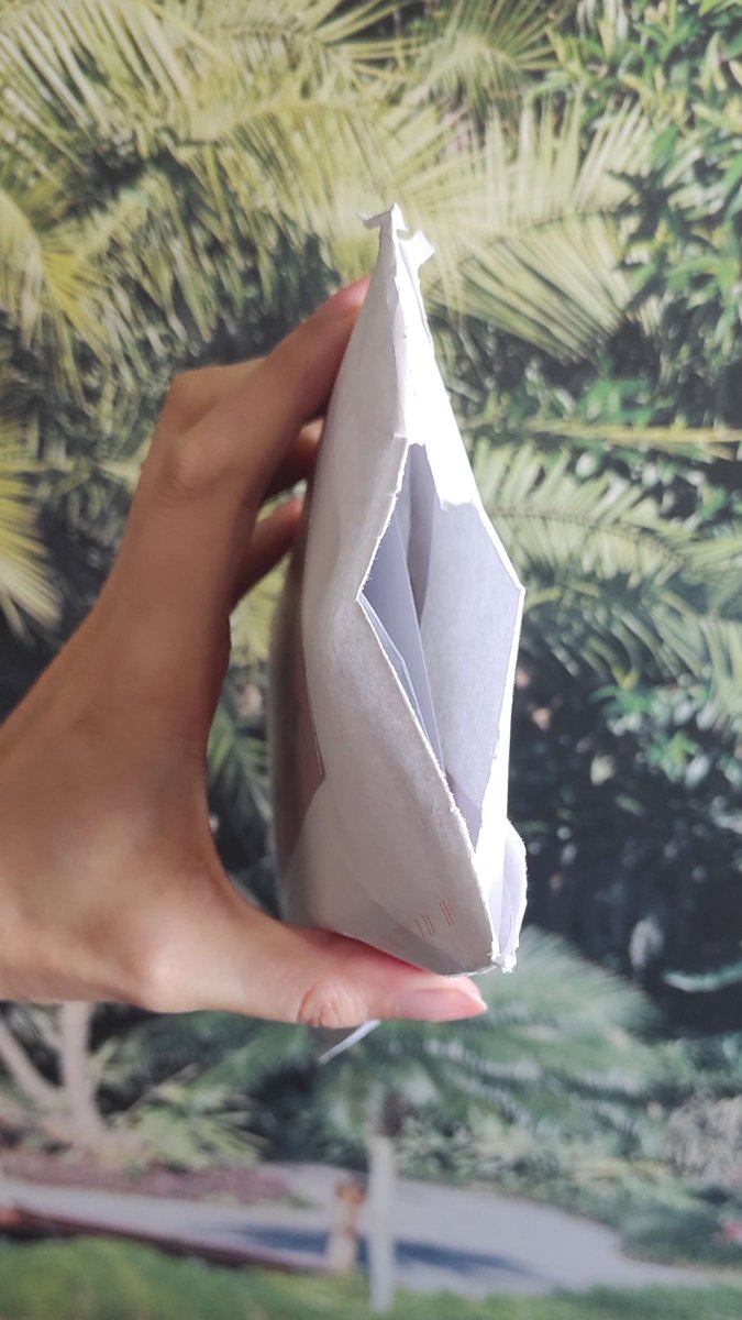 hellypse's tweet image. La Poste (@GroupeLaPoste @LPNews_OCC) et BPost (@bpost_fr), j'ai une question :

Lequel d'entre vous intègre à la formation de ses employés la vérification du contenu du courrier en ouvrant largement les enveloppes sur les DEUX côtés ?