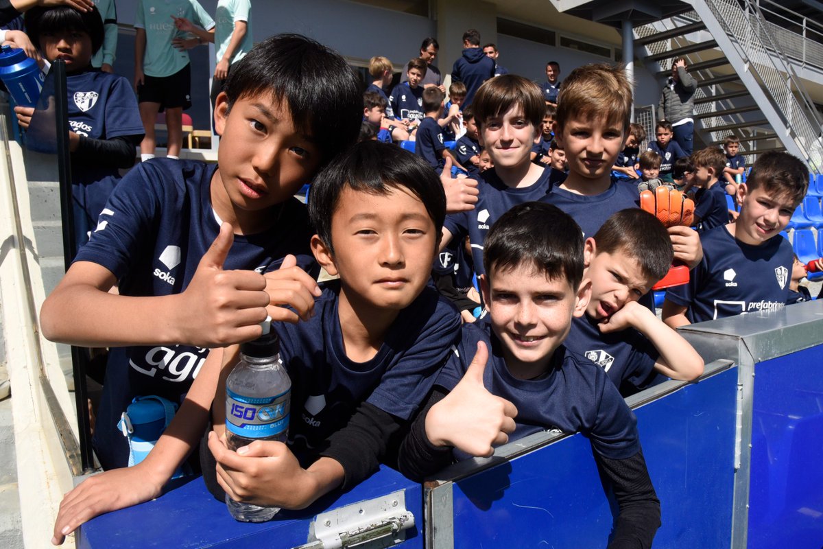 WHAT A CAMPUS!👨‍🎓🏕

So much fun, football and countryside at the Easter Camp by ⚽<a href="/SDHuesca/">SD Huesca</a> Academy and <a href="/FundAlcoraz/">Fundación Alcoraz</a> with plenty of young players, including the Wakatake family

Thanks to the great <a href="/hassi37/">橋本拳人</a> for joining!👏

#immersionprograms #sinreblar #SDHAcademy

#VamosWakatake