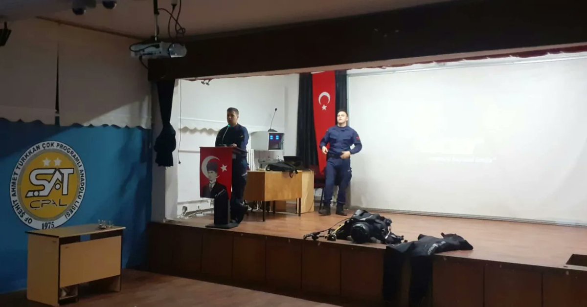 OF_SATCPAL's tweet photo. Trabzon Sahil Güvenlik Komutanlığı okulumuza ziyarette bulunarak Milli Savunma Üniversitesi Sahil Güvenlik Akademisi tanıtımı  gerçekleştirdiler.Ayrıca okulumuz öğrencilerine Çeken Akıntı hakkında sunum yapılarak konu hakkında bilgilendirme çalışması gerçekleştirildi. https://t.co/L6FHOR0aOK