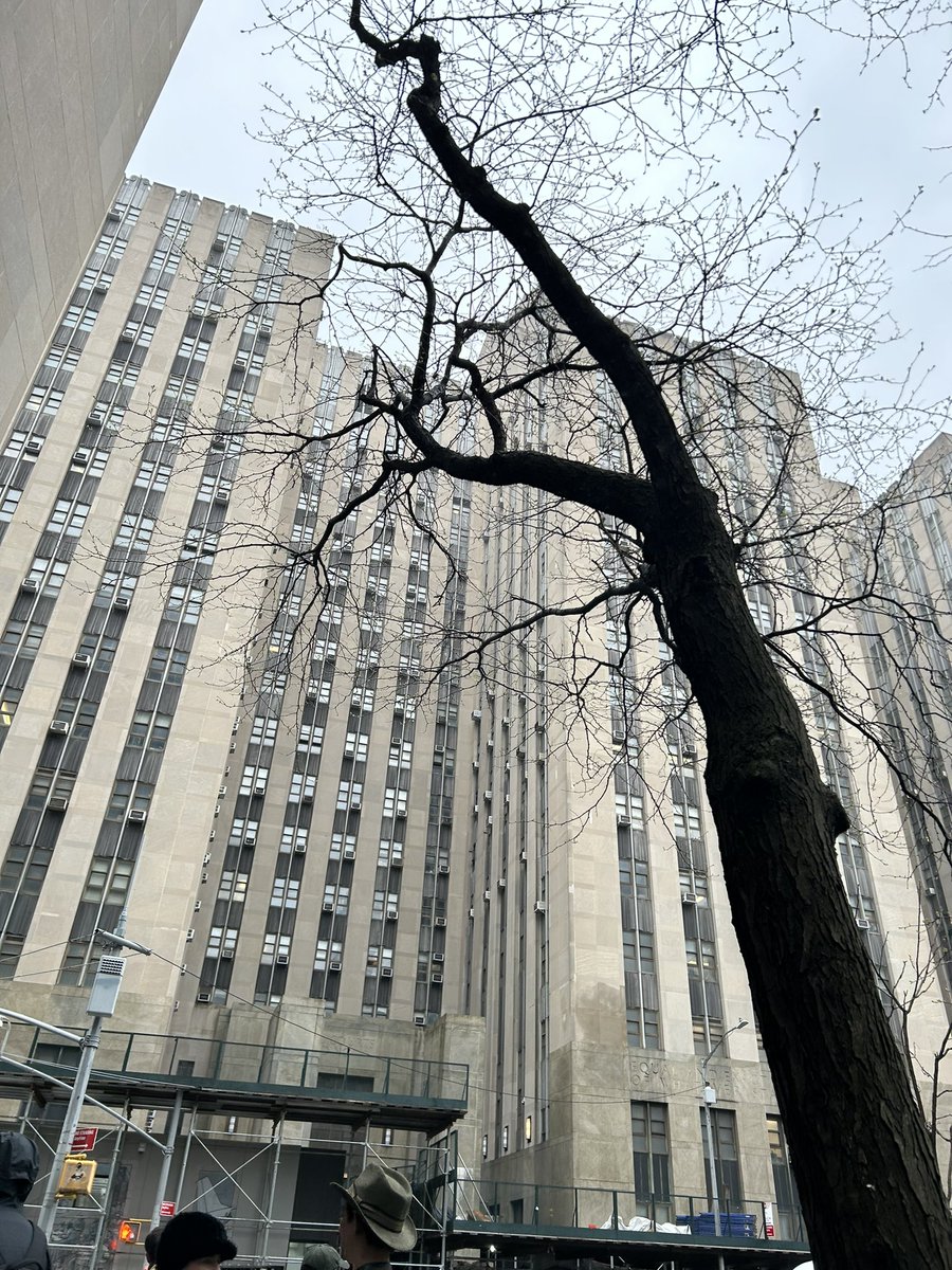 GaryGrumbach's tweet photo. Good morning from a cold and rainy Manhattan Criminal Court. 

Day three of Trump’s hush money trial starts at 9:30, with the continuation of jury selection. 

Follow along here —> 
https://t.co/tlsSxGXDyJ https://t.co/BJ4ektbkpL