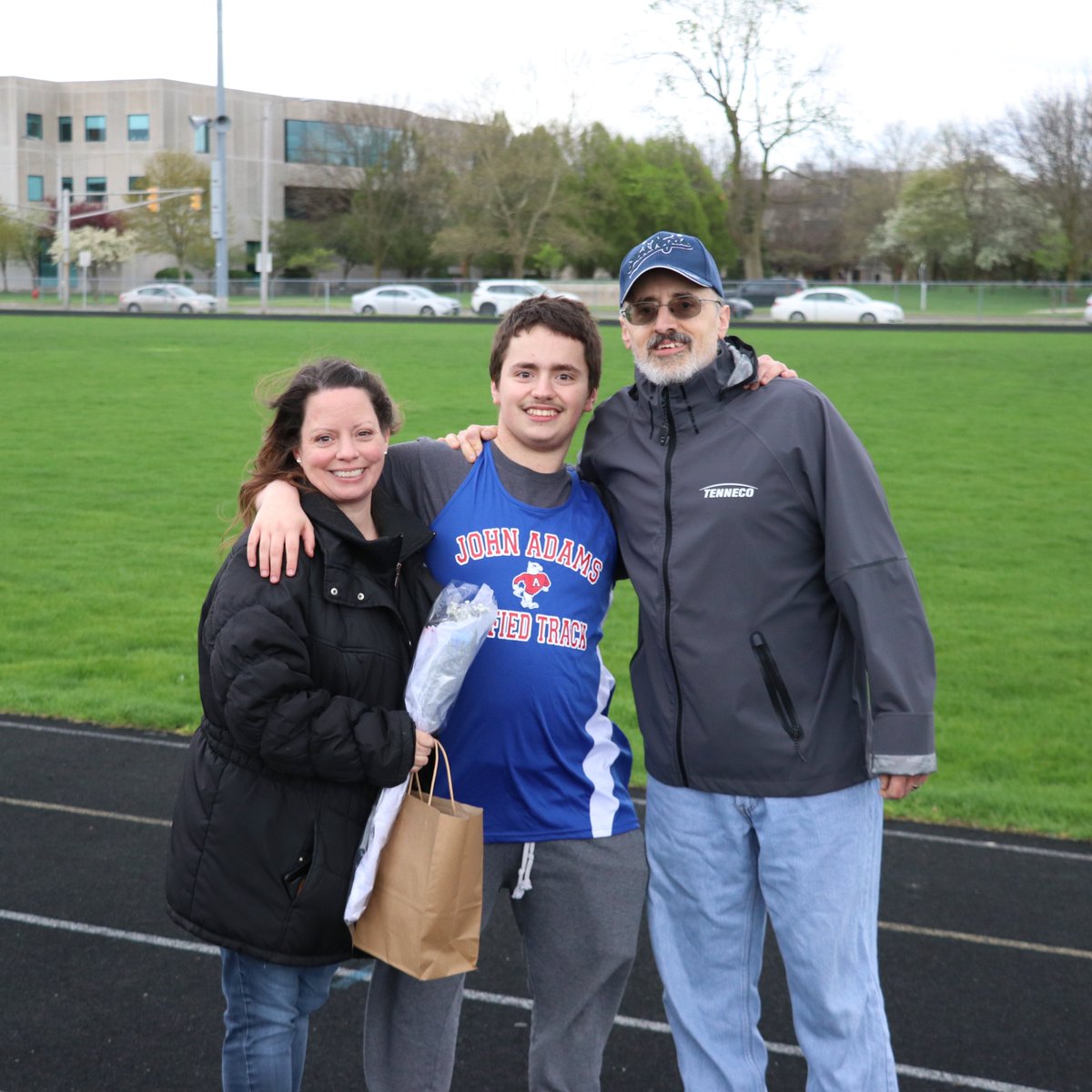 Congratulations to our Unified Track and Field seniors who celebrated Senior Night last night. Go Eagles! 🏃‍♀️🏃‍♂️🦅🔴⚪️🔵🎽🏃‍♀️🏃‍♂️