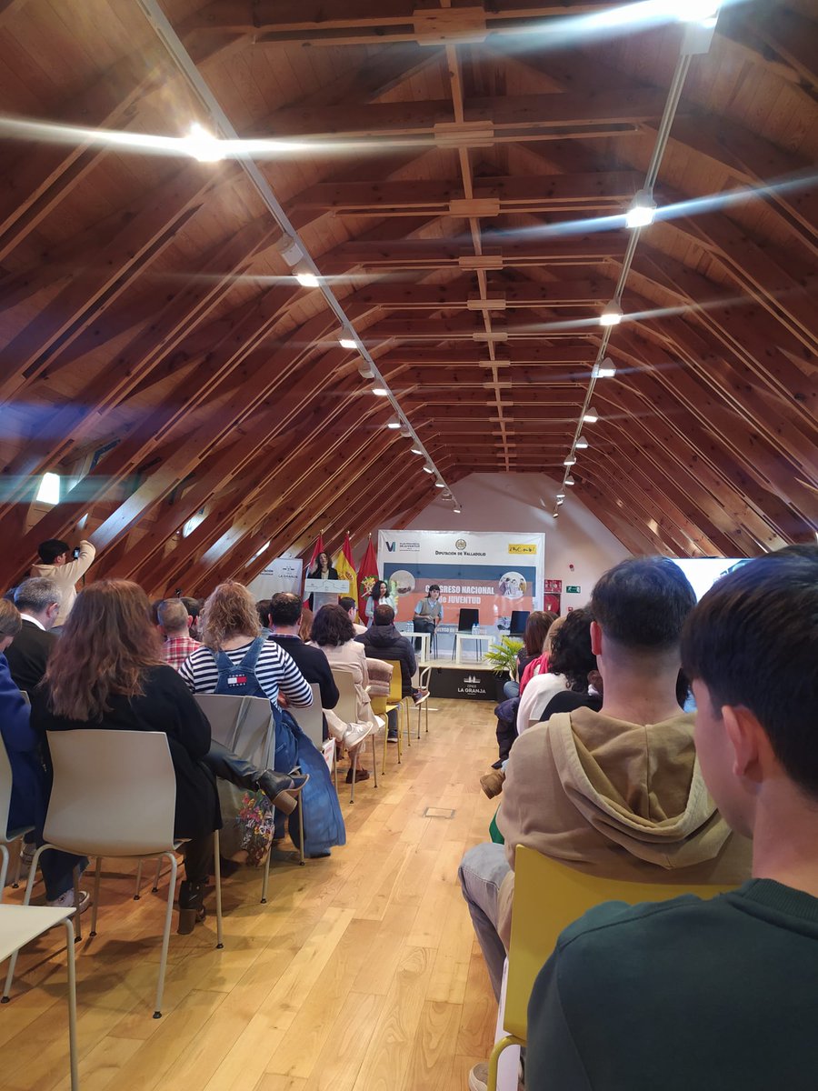 Dentro del VI Plan de Juventud de la Diputación de Valladolid y con motivo del Día Europeo de la Información Juvenil, se ha celebrado el I Congreso Nacional de Juventud al que ha sido invitado el alumnado de primero de bachillerato del IES Río Duero. ¡Gracias por invitarnos!