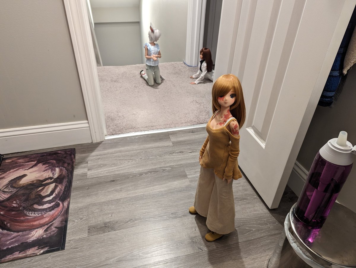 GhostKarin's tweet photo. "You stay there.", "💦", "Got any popcorn?" #SmartDollValiant #SmartDollChitose #SmartDoll #Ysthola #FFXIV #VolksDollfieDream https://t.co/ydn6Kk6XLR