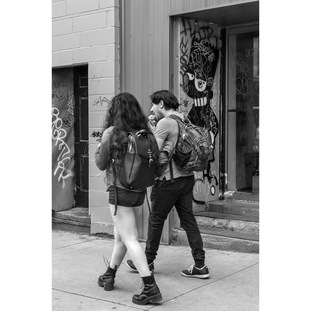 #Montreal #streetphoto on a sidewalk📷😊
 
Scène de rue sur un trottoir de #Montréal ☮️❤️
 
louiseverdonephotos.ca
 
#streetphotography #blackandwhitephotography #urbanphotography #BW_streetphotography #monochromephotography #bnwphotography #everything_bnw #everybodystreet #bnw