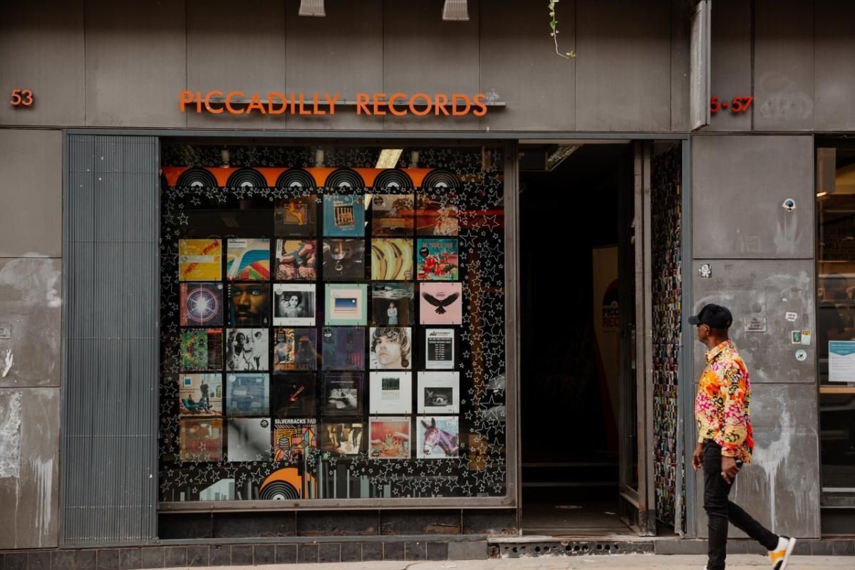 Celebrate National Record Store Day this Saturday 20 Apr 2024 🎵 From the iconic @PiccadillyRecs, to the likes of @_BeatinRhythm and All Night Flight Records, there should be something for everyone! Find out more 👉 buff.ly/4aBFVs5