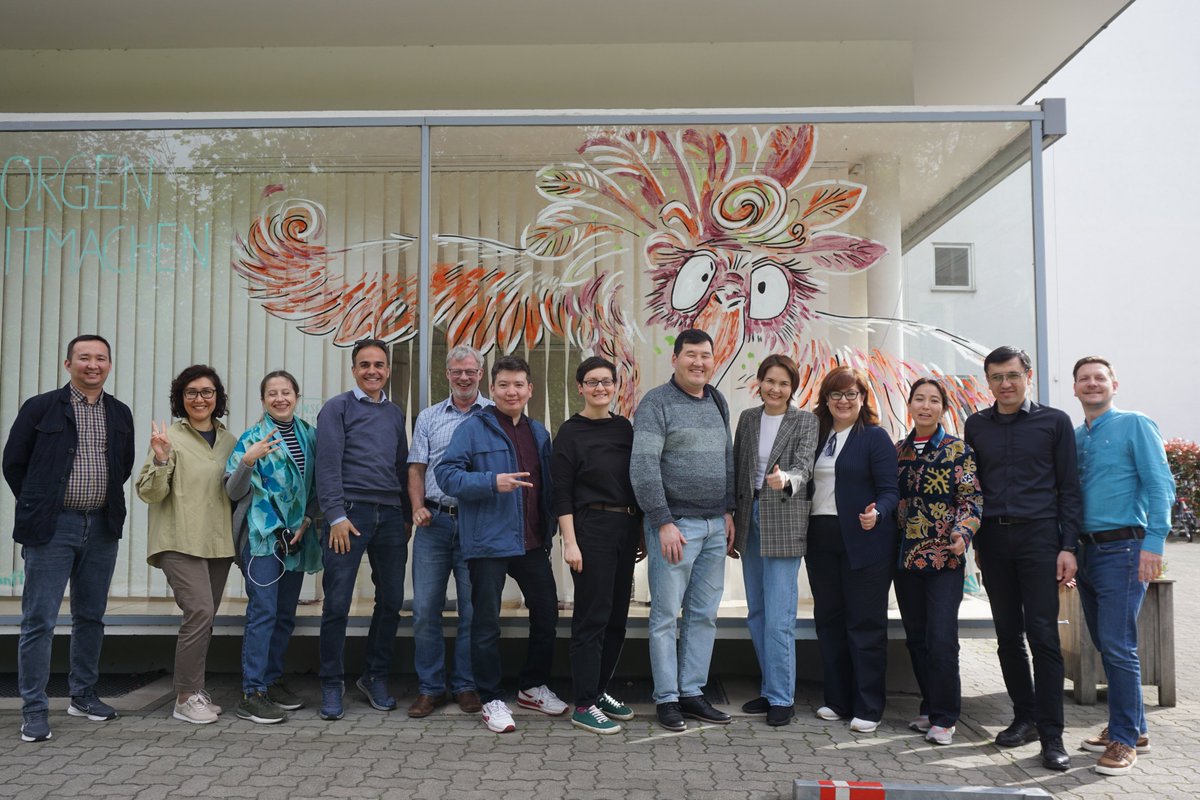 Central Asian experts on energy transition and sustainability visited @KITKarlsruhe's real-world lab for an in-depth exchange and training on design principles for living lab projects by KIT senior researcher Dr Volker Stelzer. #Livinglabtraining2024