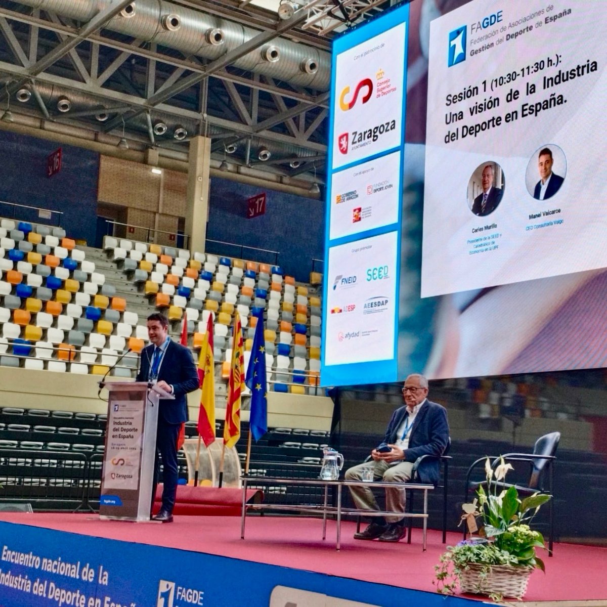 manelvalcarce's tweet photo. 😉 Orgulloso de organizar y participar en el Encuentro nacional de la Industria del Deporte y caminar hacia un mejor futuro de nuestro sector 💪🏻👊🏻

#gestiondeportiva #fagde #industria #deporte https://t.co/Bnyy9GdeMG