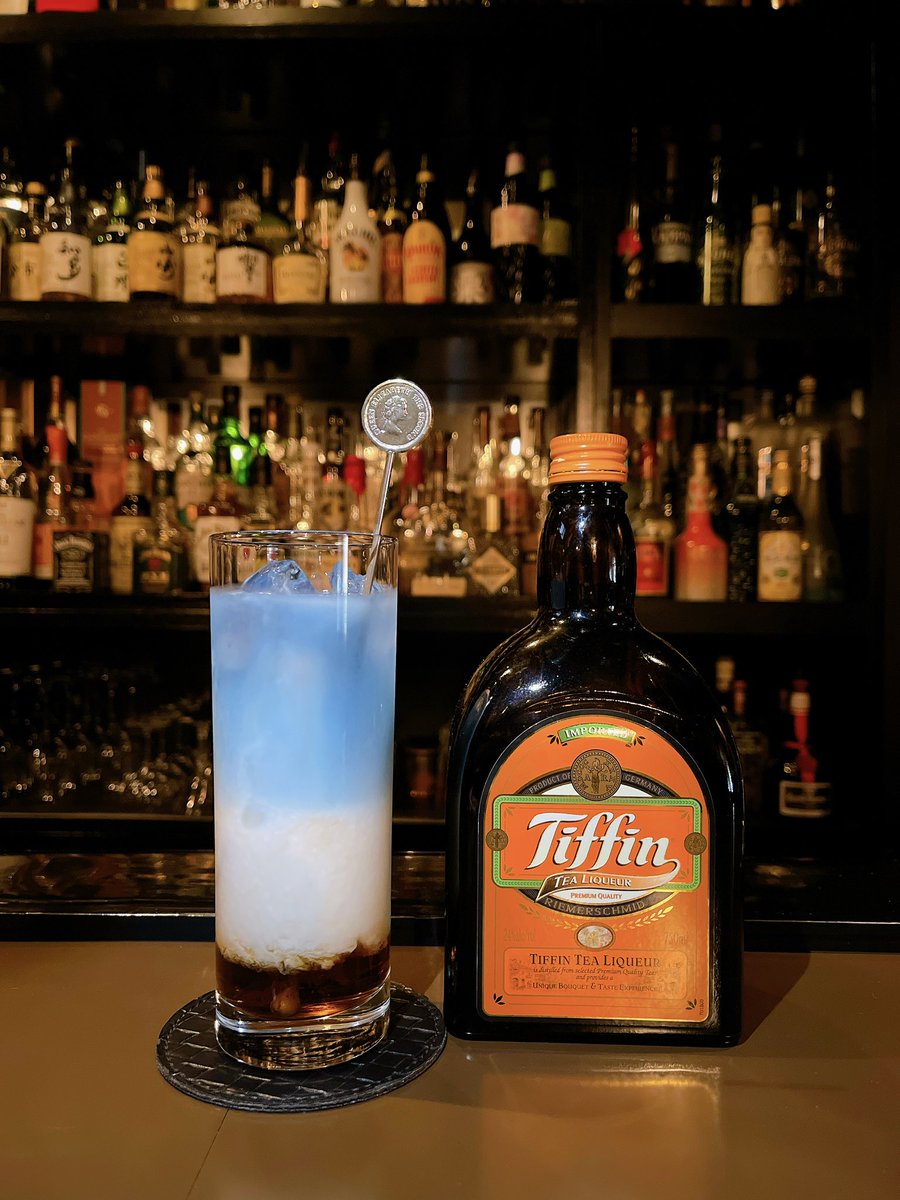 Bar507Sowa's tweet photo. 【Bar507  cocktail  BMT】

ローランドさんが飲んでいたことでも
有名なバタフライピーティーを使用した
カフェチックなカクテル

紅茶のリキュールにミルク、
バタフライピーティーの3層にした
見た目も楽しいカクテル

それぞれの頭文字を取って
BMTという名前に決めました

 #bar507 #cocktail https://t.co/HwWihttyud