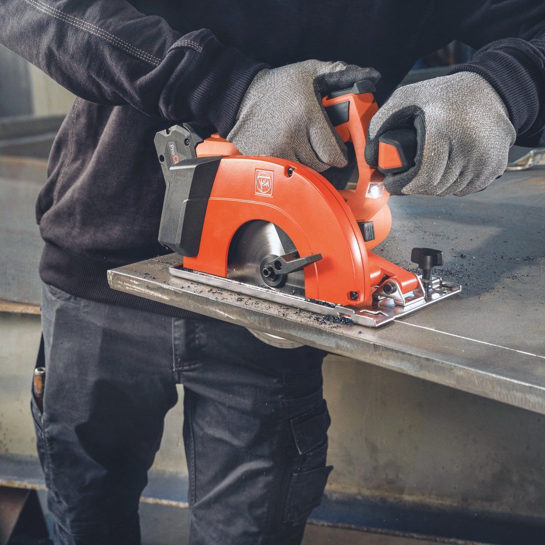 FEIN_UK's tweet photo. Three new FEIN saws changing the metalworking cutting game 🔥
These tools are on #AMPShare, so you can buy body only tools and use your BOSCH Pro 18V batteries from 2008 onwards. ⚙️
Find out more: https://t.co/vTOmJIaEDX
#newpowertools #metalworkingtools #metalsaw https://t.co/qZhOeu2Ijg