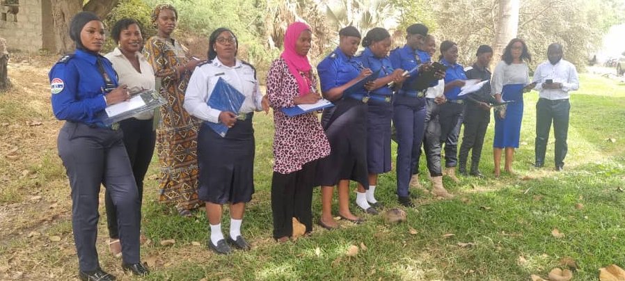 🇬🇲Empowering female police officers in The Gambia. DCAF partners with The Gambia Police Force for specialised leadership training, enhancing skills and promoting gender mainstreaming within the security sector. #SecuritySectorReform Read more -shorturl.at/kxO45